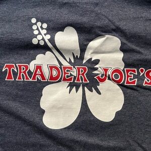 COPY - trader joes short sleeve t shirt fits like a medium
